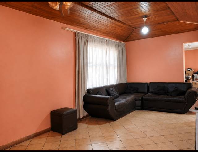 3 BEDROOM HOUSE FOR SALE IN SEBOKENG ZONE 10